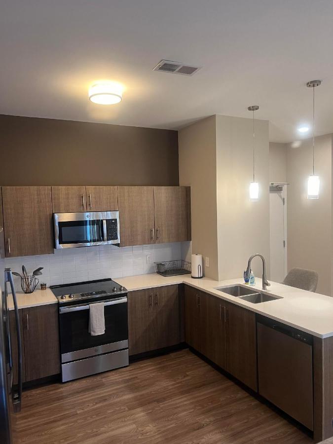 End Of Summer Deals!! Modern 2 Bed 1 Bedroom In Heart Of Midtown Kansas City! Екстер'єр фото